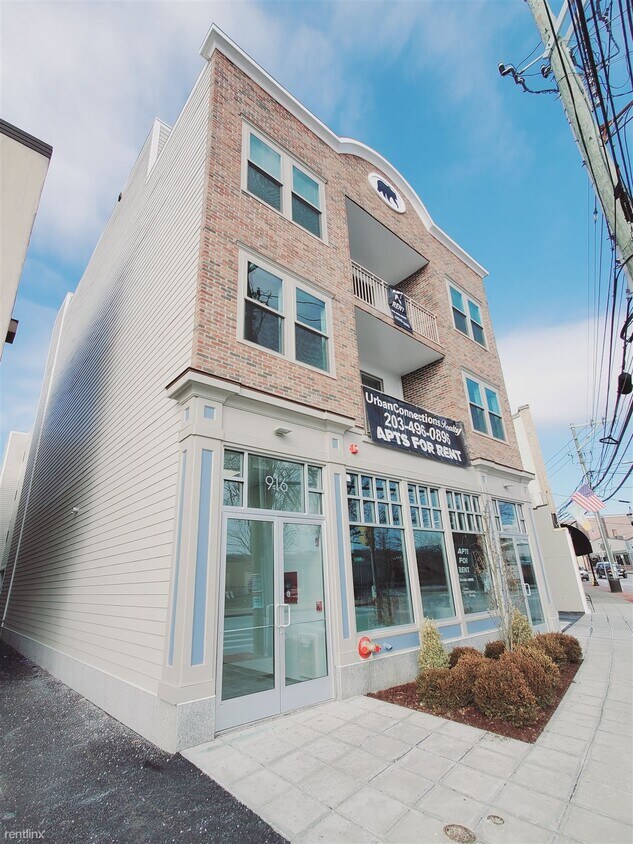 Building Photo - 2 br, 1 bath Condo - 916 Hope St Unit 4