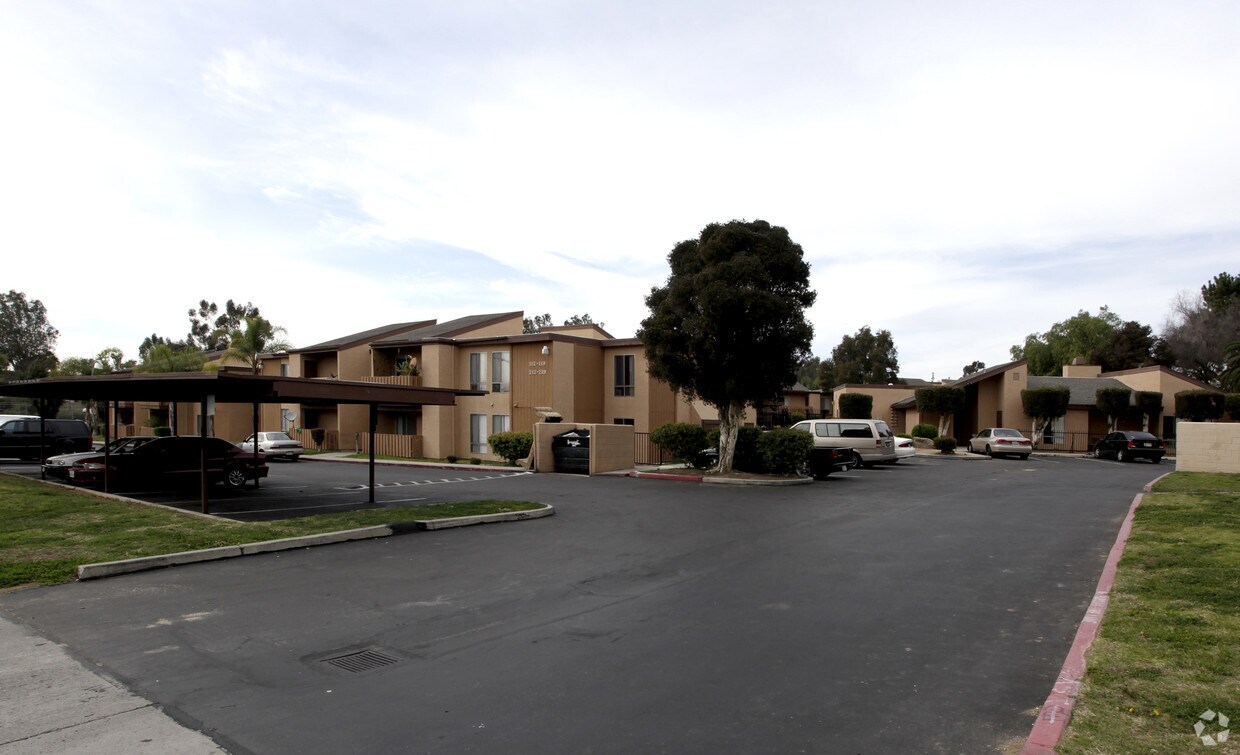 Foto del edificio - 1051 Rock Springs Rd