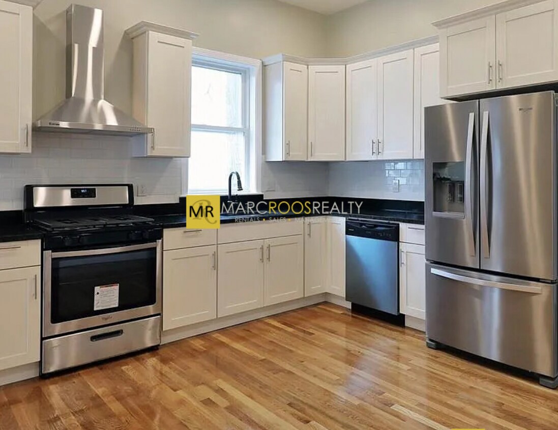 Primary Photo - 163 Ferry St