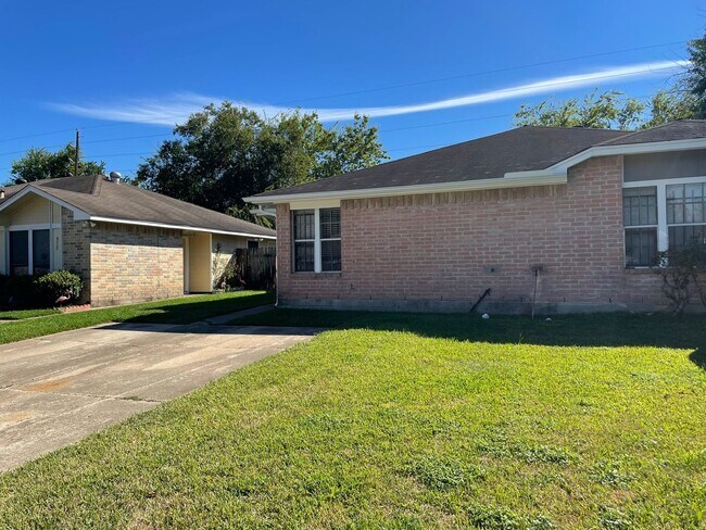 Building Photo - Charming 2 beds/2 baths duplex with privat...