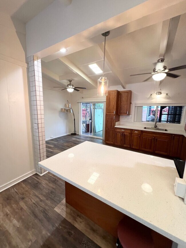 Foto del edificio - ALL UTILITIES INCLUDED! 4 bed, 1 bathroom ...