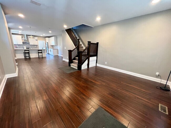 Building Photo - Beautifully Renovated 3-Bedroom Home in Ma...