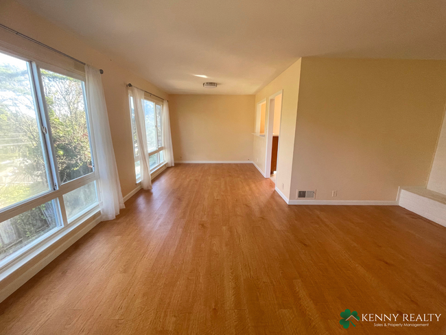 Foto del edificio - Large 3 Bedroom, 2 Bathroom in Daly City