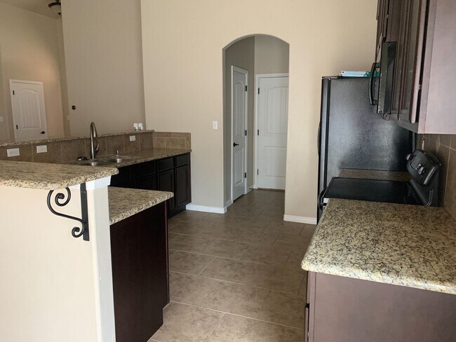 Building Photo - 3 Bedroom Home