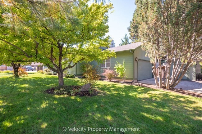 Building Photo - Clean & well kept, 3 bedroom, 2 bath!