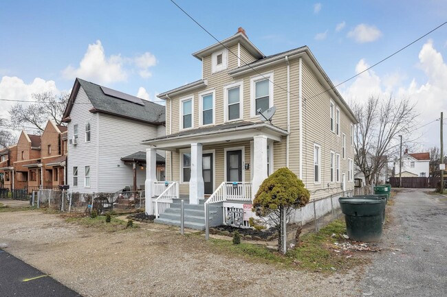 Building Photo - 320-322-322 Stanaford Pl