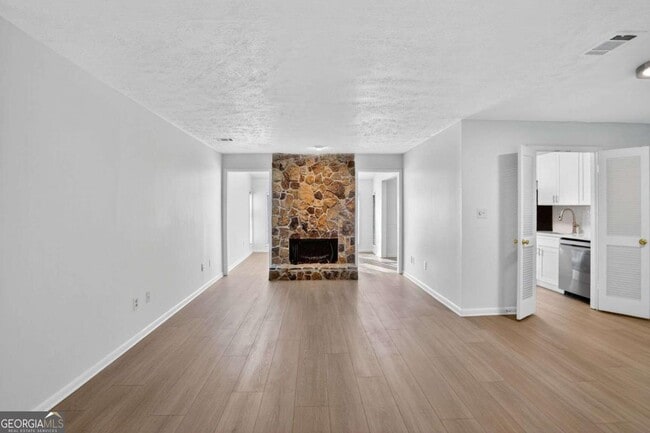 Foto del edificio - 8740 Roswell Rd