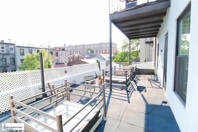 Foto del edificio - 3 bedroom in BROOKLYN NY 11231