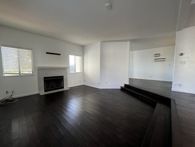 Building Photo - 420 Branham Ln E
