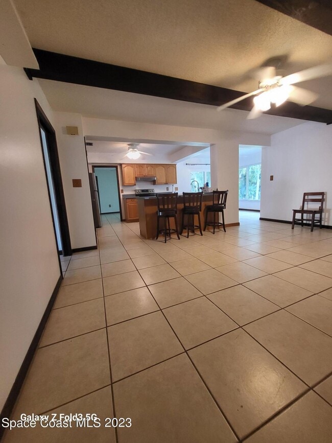 Building Photo - 8 Colonial Way