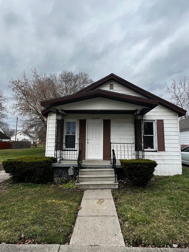 2235 S Niagara St, Saginaw, MI 48602 House Rental in Saginaw, MI