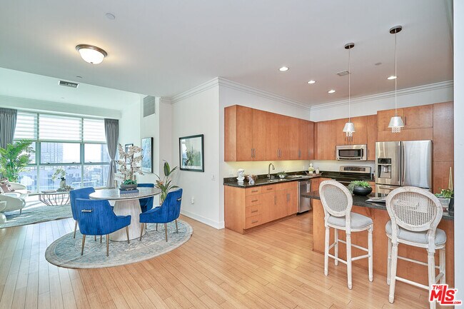 Foto del edificio - 3223 W 6th St