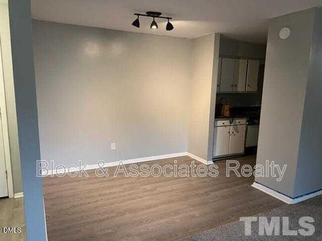 Building Photo - 1281 Schaub Dr