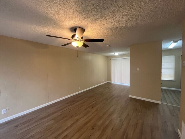 Building Photo - 2014 Anchor Dr