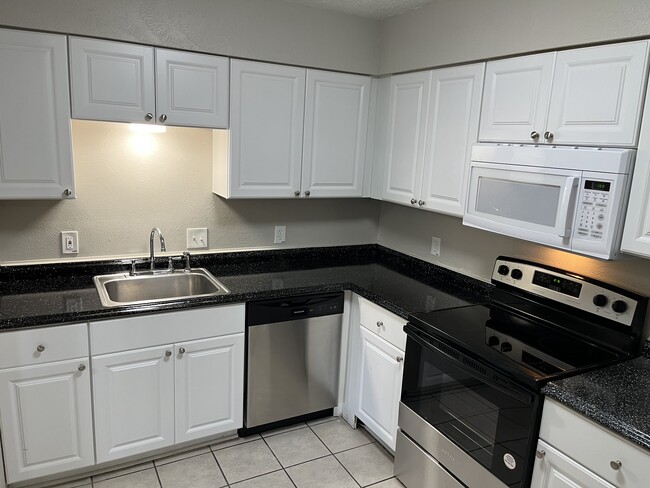 Foto del edificio - 8836 Hidden Hill Dr