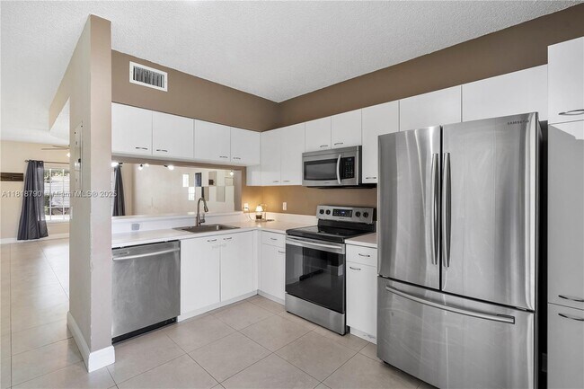 Building Photo - 3120 SW 49th St