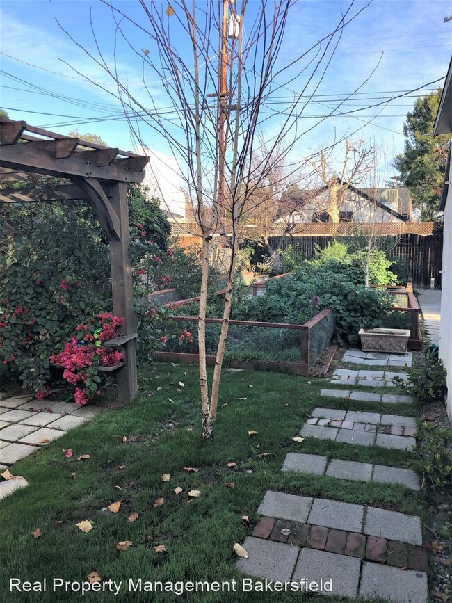 Building Photo - 4 br, 2 bath House - 2700 17th St