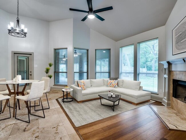 Building Photo - 6 Bedroom Single Family Home in Cedar Hill