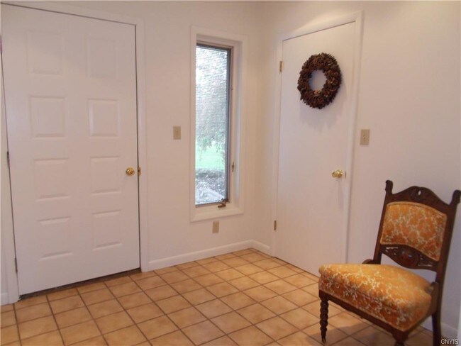 Foto del edificio - 47 Lake View Dr