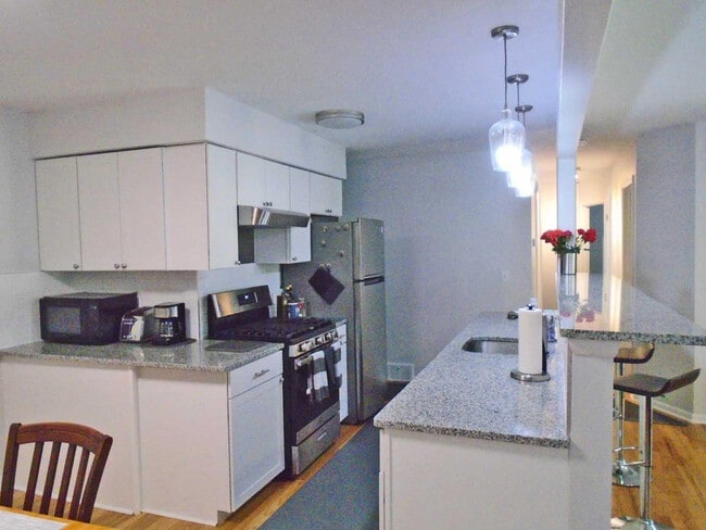 Building Photo - 616 Leona Dr