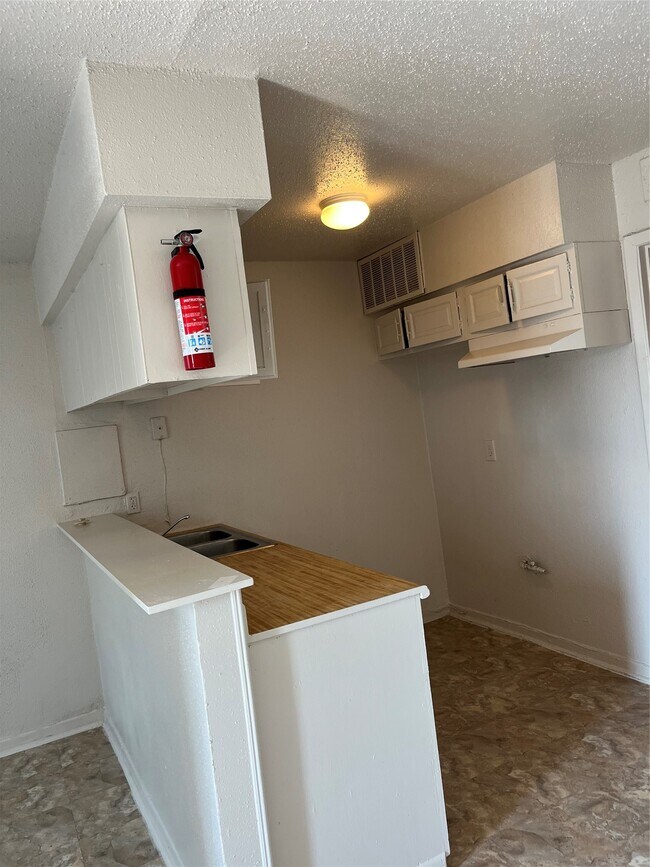 Foto del edificio - 9414 Heno St