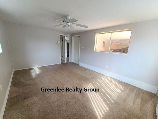 Building Photo - Move in Ready Duplex 1 bedroom 1 bath that...