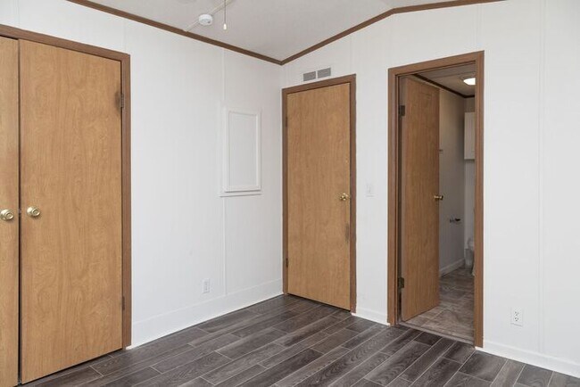 Foto del edificio - 7917 Wolfe Ln