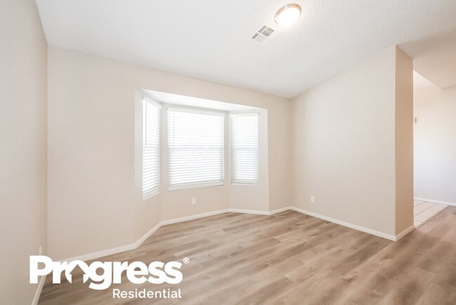 Building Photo - 4916 Rancho Bernardo Way