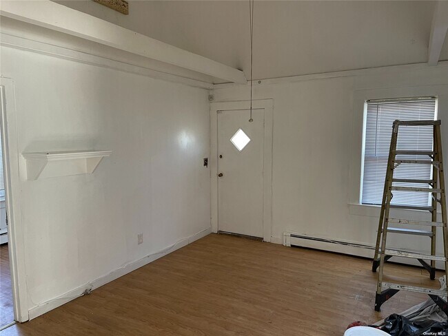 Foto del edificio - 75 Whittier Dr
