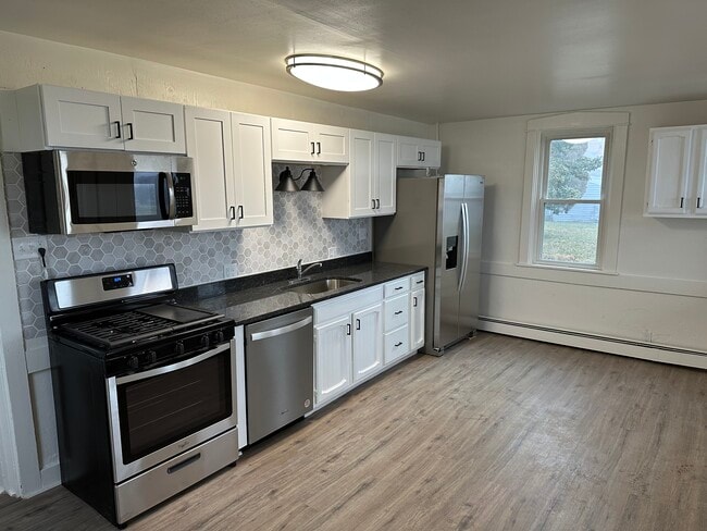 Kitchen - 214 W Donegal St