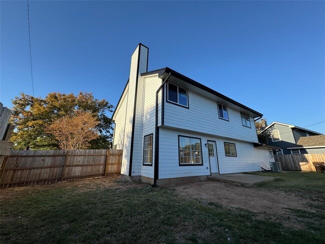 Building Photo - 1905 Hollow Tree Blvd