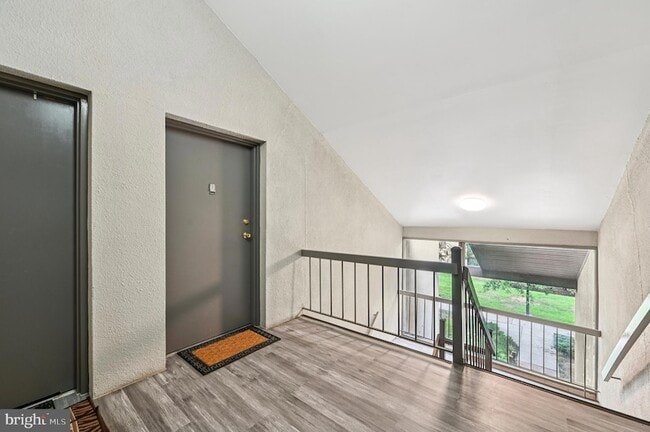 Building Photo - 9633 White Acre Rd