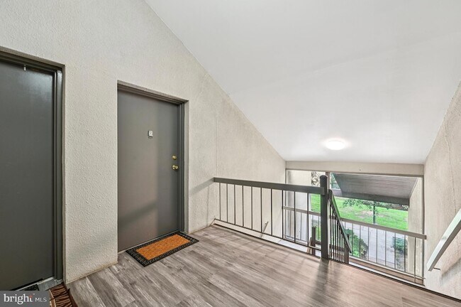 Foto del edificio - 9633 White Acre Rd