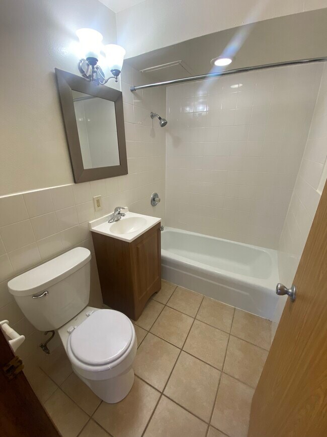 Baño - Evergreen Terrace Apartments