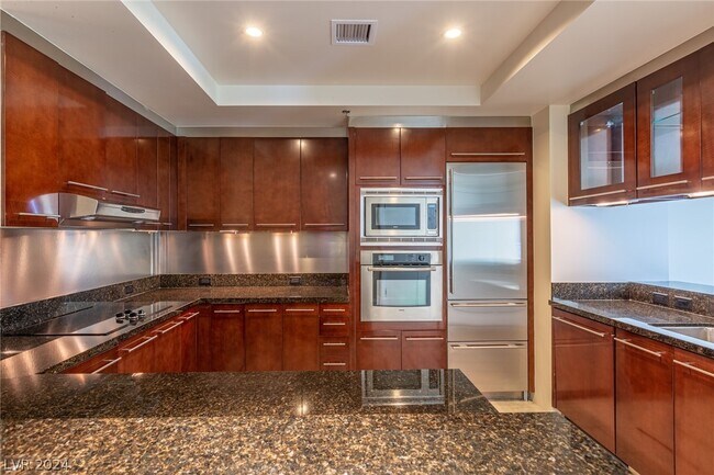 Building Photo - 2700 S Las Vegas Blvd