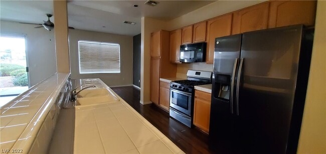 Building Photo - 700 Peachy Canyon Cir