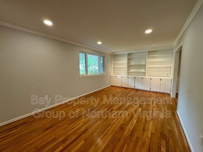 Foto del edificio - 5406 Gainsborough Dr