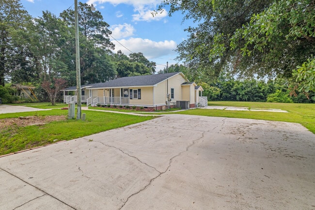 Building Photo - 113 Five Mile Rd