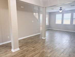 Building Photo - 4422 Park Trail Ln