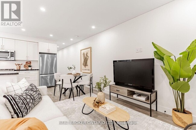 Building Photo - 1088 Avenue Rd