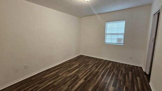 Building Photo - 1354 Crestwood St