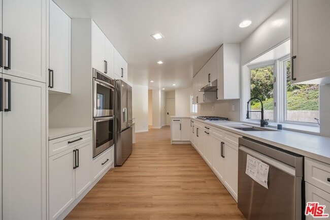 Building Photo - 1708 Clear View Dr