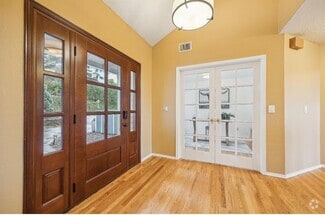 Building Photo - 213 Hidalgo St