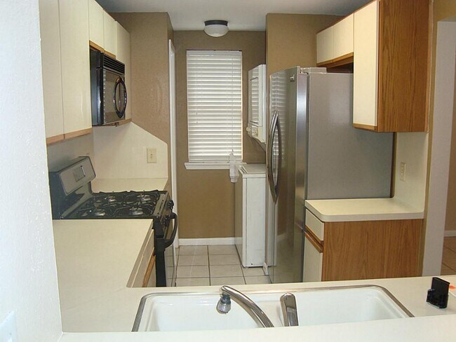 Foto del edificio - 2808 Grants Lake Blvd