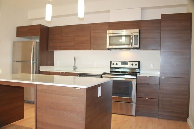 Photo du bâtiment - 9519-9160 160 Ave NW