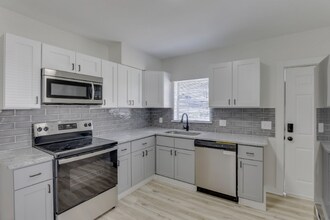 Building Photo - 1359 Kent St