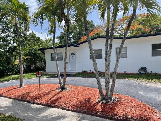 Building Photo - 13895 NW 5th Ct