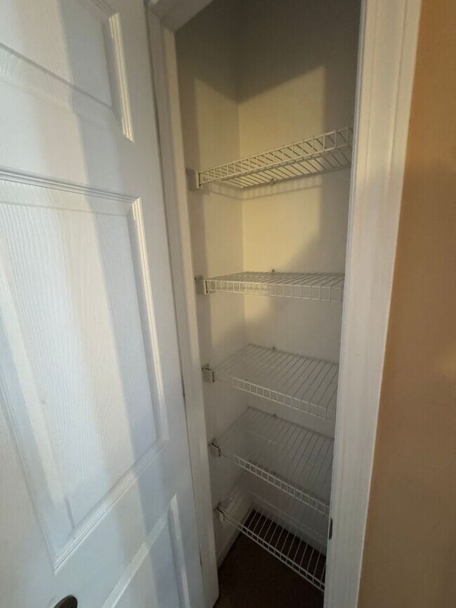 Foto del edificio - 3 bedroom townhome available for immediate move in!