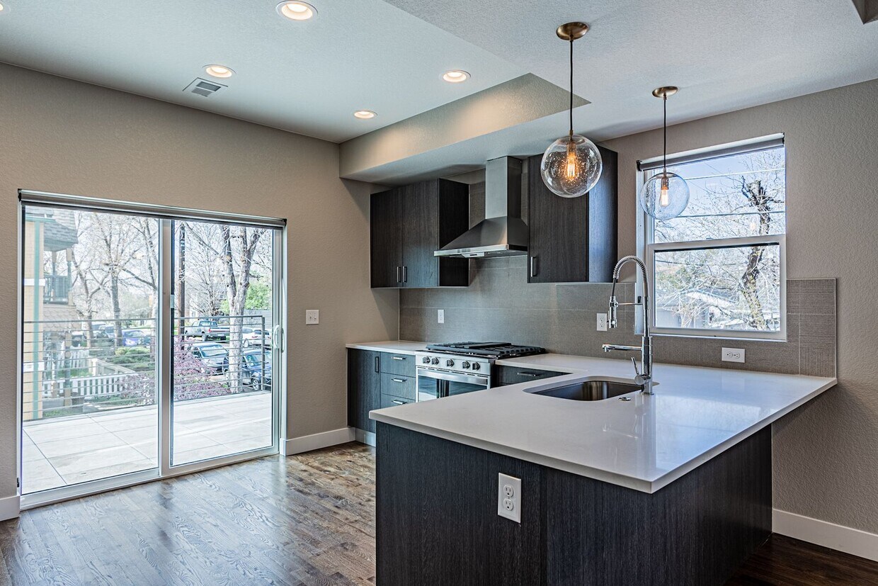 Foto principal - FOR RENT! Experience Elevated Living at Do...