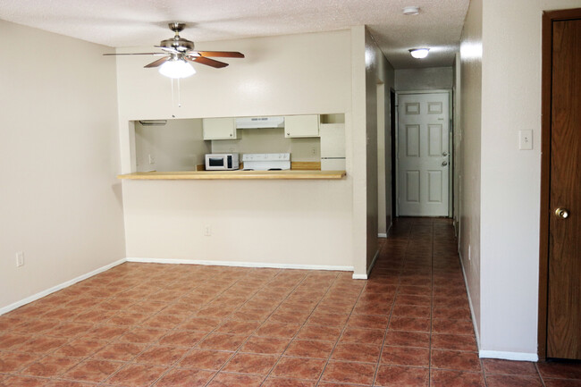 Building Photo - 1849 Southpointe Dr
